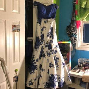 Royal blue and white , floral print. 2 pieces.